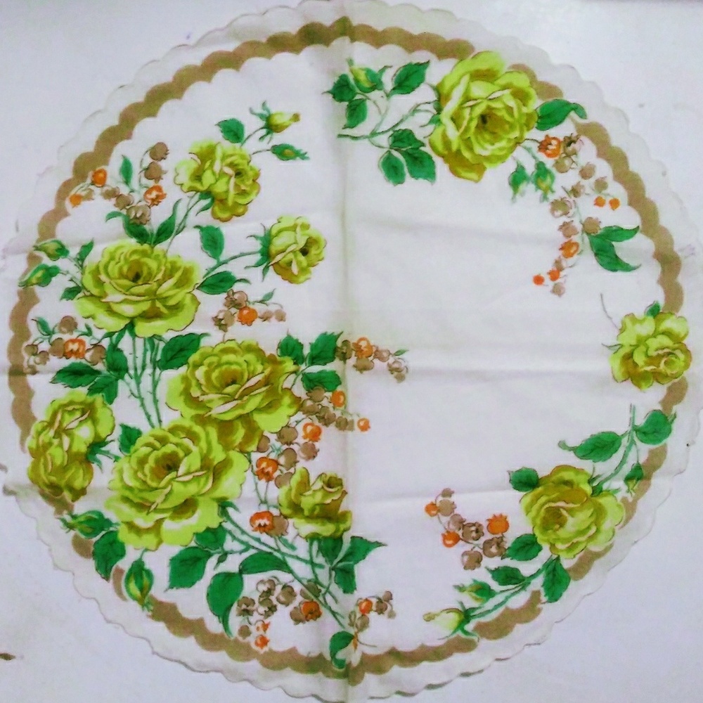 Vintage Round Hankerchief Yellow Roses Pattern